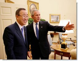 President George W. Bush welcomes United Nations Secretary General Ban Ki-moon into the Oval Office Tuesday, July 17, 2007, to discuss issues concerning Darfur, plans for an upcoming Middle East conference, and also United Nation plans in Afghanistan and Iraq. White House photo by Eric Draper