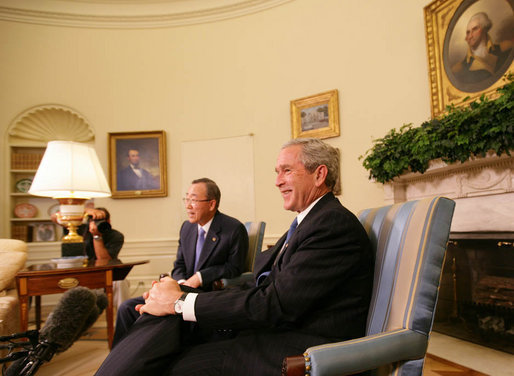 President George W. Bush and United Nations Secretary General Ban Ki-moon address members of the media in the Oval Office Tuesday, July 17, 2007, offering a short summary of their discussions on the issues of Darfur, plans for an upcoming Middle East conference, and UN plans in Afghanistan and Iraq. White House photo by Eric Draper