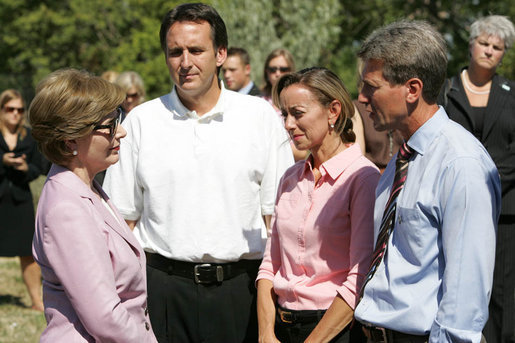 Mrs. Laura Bush meets with Minnesota Governor Tim Pawlenty, left, his wife, Mary Pawlenty and Minneapolis Mayor R.T. Rybak, right, at the site of the I-35W bridge collapse Friday, Aug. 3, 2007 in Minneapolis. Mrs. Bush also visited an emergency operations center and met with volunteers and first responders. White House photo by Chris Greenberg