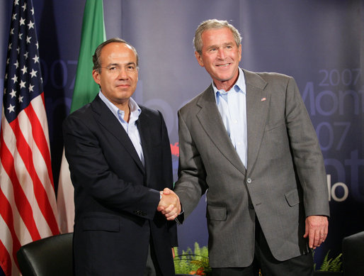 President George W. Bush exchanges handshakes with Mexico's President Felipe Calderon Monday, Aug. 20, 2007, as they met for a bilateral discussion during the North American Leaders' Summit in Montebello, Canada. White House photo by Eric Draper
