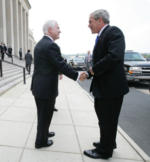 President George W. Bush is welcomed to the Pentagon by U.S. Secretary of Defense Robert Gates Friday, Aug. 31, 2007, at the Pentagon in Arlington, Va., to attend U.S. Department of Defense briefings. White House photo by David Bohrer