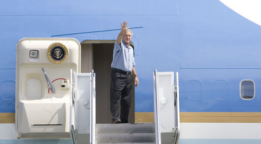 President George W. Bush waves to more than 200 military personnel at Hickam Air Force Base in Honolulu Saturday, Sept. 8, 2007, as he departed Hawaii for Washington and the final leg of a weeklong trip. White House photo by Chris Greenberg