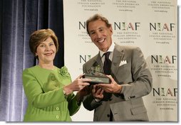 Mrs. Laura Bush is presented with The National Italian American Foundation’s Special Achievement Award in Literacy from NIAF Chairman Dr. Ken Ciongoli, Friday, Oct. 12, 2007, in Washington, D.C. White House photo by Shealah Craighead