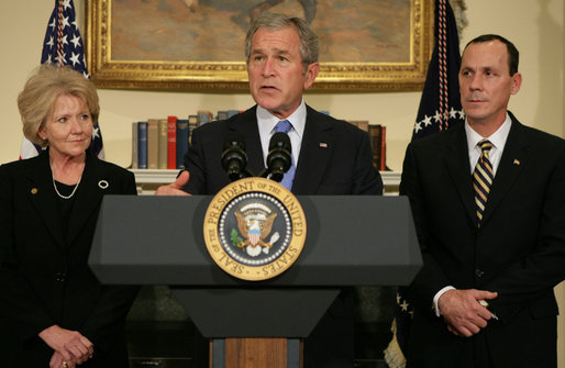 Flanked by Secretary Mary Peters, Department of Transportation, and Bobby Sturgell, Acting FAA Administrator, President George W. Bush delivers a statement on aviation congestion Thursday, Nov. 15, 2007, in the Roosevelt Room of the White House. White House photo by Chris Greenberg