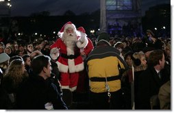Santa Claus arrives on the Ellipse in Washington, D.C., Thursday, Dec. 6, 2007, for the lighting of the National Christmas Tree. White House photo by Shealah Craighead