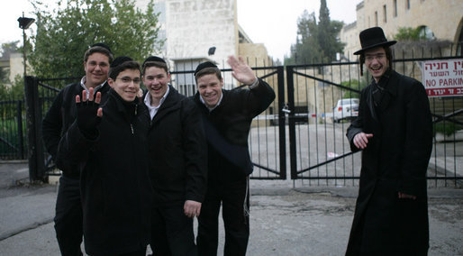 Students near Hebrew University smile and wave as the motocade carrying President George W. Bush passes by Wednesday, Jan. 9, 2008, en route to the King David – Jerusalem Hotel. White House photo by Chris Greenberg