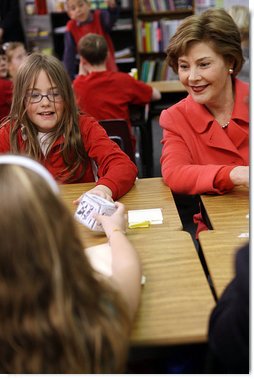 Mrs. Laura Bush meets with students at the Rolling Ridge Elementary School Tuesday, March 25, 2008, in Olathe, Kansas, where Mrs. Bush honored the school and students for their amazing efforts to volunteer and help others. White House photo by Shealah Craighead