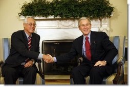 President George W. Bush shakes hands with Singapore's Senior Minister Goh Chok Tong Wednesday, April 9, 2008, in the Oval Office at the White House. White House photo by Eric Draper
