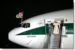 Pope Benedict XVI waves goodbye as he departs Sunday, April 20, 2008 from John F. Kennedy International Airport in New York, concluding a six-day visit to the U.S. that included a meeting with President George W. Bush, meetings with the Catholic faithful, interfaith dialogues and the celebration of Mass with over 57,000 people at Yankee Stadium in New York.  White House photo by Shealah Craighead
