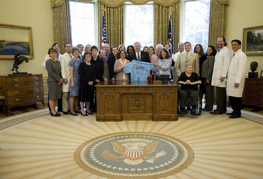 President George W. Bush meets with The Johns Hopkins Hospital Organ Donors and Recipients Wednesday, April 23, 2008, in the Oval Office of the White House. Said the President after, "I was pleased today to meet with organ donors, medical professionals, and organ recipients -- all of whom participated in a historic six-recipient kidney transplant, in which six patients received new organs from six unrelated living donors. This history-making medical event took place three weeks ago at Johns Hopkins Comprehensive Transplant Center. These people are all first-hand witnesses to the gift of life—or in this case, "lives." White House photo by Joyce N. Boghosian