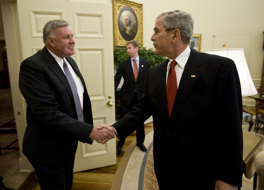 President George W. Bush meets with George Lisicki, the National Commander-In-Chief of the Veterans of Foreign Wars, Wednesday, May 21, 2008, in the Oval Office. White House photo by Chris Greenberg