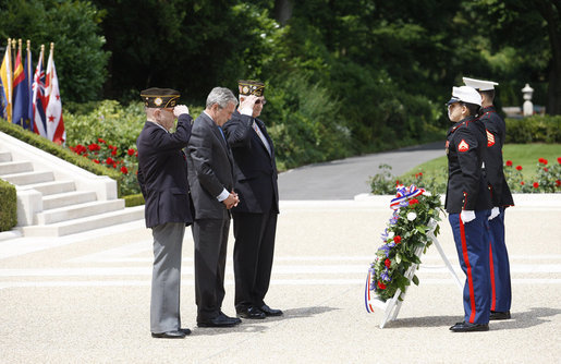 President George W. Bush is flanked by two U.S. World War II Veterans during wreath-laying ceremonies Saturday, June 14, 2008, at the Suresnes American Cemetery and Memorial in Suresnes. White House photo by Eric Draper