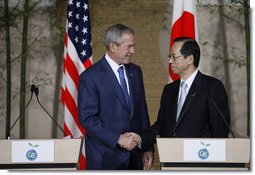 President George W. Bush and Prime Minister Yasuo Fukuda of Japan shake hands after their joint press availability Sunday, July 6, 2008, in Toyako on the northern Japanese Island of Hokkaido.  White House photo by Eric Draper