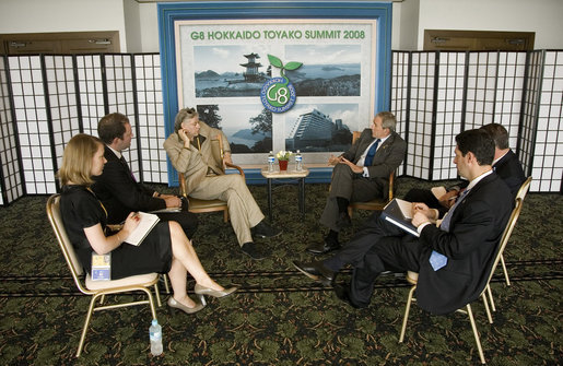 President George W. Bush meets with Bob Geldof of DATA (Debt, AIDS, Trade, Africa), during the G-8 Summit Tuesday, July 8, 2008, in Toyako, Japan. White House photo by Eric Draper