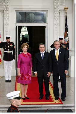 President George W. Bush and Mrs. Laura Bush greet Colombian President Alvaro Uribe on the North Portico Saturday, Sept. 20, 2008, for a social dinner at the White House.  White House photo by Joyce N. Boghosian
