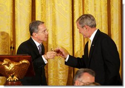 President George W. Bush shares a toast with Colombian President Alvaro Uribe Saturday, Sept. 20, 2008, during a social dinner with the President of Colombia at the White House.  White House photo by Joyce N. Boghosian