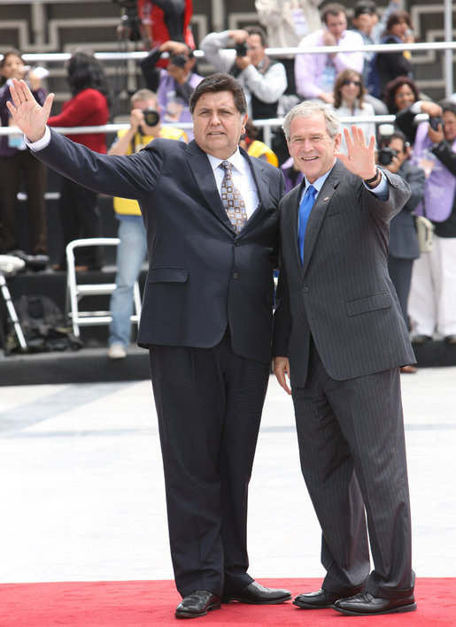 President George W. Bush is welcomed to the 2008 APEC Summit by Peruvian President Alan Garcia Saturday, Nov. 22, 2008, in Lima. White House photo by Chris Greenberg