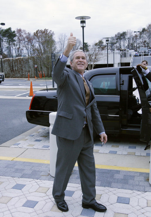 President George W. Bush gives a thumbs-up as he prepares to depart the National Counterterrorism Center Monday, Dec. 8, 2008, in McLean, Va., following his briefing and tour at the facility. White House photo by Eric Draper