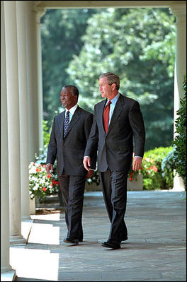 President George W. Bush and President Thabo Mbeki of South Africa walk along the colonnade to a joint press conference in the Rose Garden June 26, 2001. President Bush and President Mbeki agree that economic freedom and political freedom must go hand-in-hand to sustain peace and security.