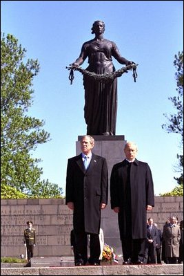 Presidents Bush and Putin participate in a wreath-laying ceremony at Piskarevskoye Cemetery in St. Petersburg, Russia, May 25.