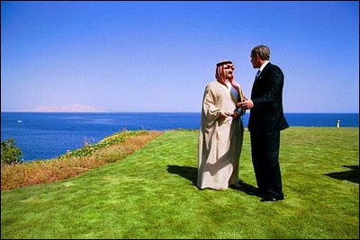  President George W. Bush talks with the King Hamad Bin Issa Al Khalifa of Bahrain near the shore of the Red Sea in Egypt June 3, 2003.