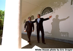 President Bush welcomes Amir of Bahrain to the White House. White House Photo by Eric Draper.