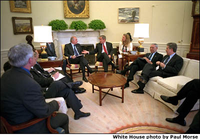 President Bush meets with President De La Rua of Argentina. White House photo by Paul Morse