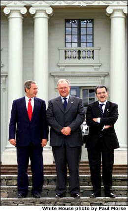 President George W. Bush poses with Swedish Prime Minister Goran Persson and European Union Commission President Romano Prodi at Gunnebo Slot near Göteborg, Sweden on Wednesday June 14, 2001. White House photo by Paul Morse