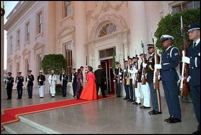Escorted by President and Mrs. Bush past a military honor guard, President Fox and his wife Martha Sahagun de Fox enter the White House through it's North entrance, which is reserved for formal occasions.