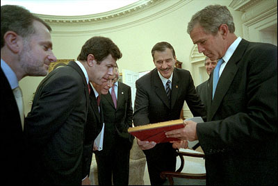 With President Bush as his host and guide, President Fox of Mexico and his staff are treated to an Oval-office view of America. In addition to being honored with a state dinner, the Mexican leader visited old friends in our government while making new ones as he traveled to America's heartland. White House photo by Eric Draper.