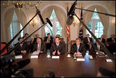 Reporters and microphones squeeze into an-already crowded cabinet room as Presidents Fox and Bush preside over a bi-national Cabinet meeting Sept. 6. The two groups discussed many issues of interest to both nations, such as migration, law enforcement, border affairs, trade, energy, and global and social issues. 