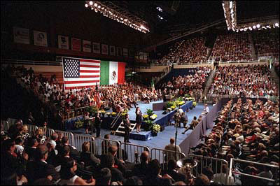 Speaking in Spanish and English, President Fox addresses a crowd of students, faculty and community members at the University of Toledo. "(The United States and Mexico) are partners to work together, building a better future for both of our nations," said the Mexican leader in his remarks. White House photo by Tina Hager.