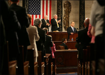 Led by Vice President Dick Cheney, members of Congress applaud Prime Minister Ehud Olmert of Israel, Wednesday, May 24, 2006, during a Joint Meeting held at the U.S. Capitol in Prime Minister Olmert's honor.