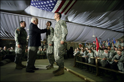 Vice President Dick Cheney awards SSgt Vincent Lewis with the Combat Infantry Badge during a rally for the troops Thursday, May 10, 2007 at Contingency Operating Base Speicher, Iraq. 