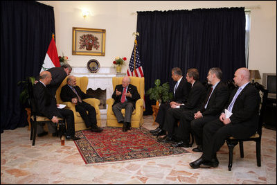 Vice President Dick Cheney meets with Iraqi Prime Minister Jafari, US Ambassador to Iraq Zalmay Khalilzad, and US delegation members inside the Green Zone, Sunday Dec. 18, 2005.