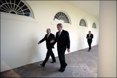 President George W. Bush walks with Prime Minister John Howard of Australia along the colonnade in the Rose Garden Tuesday, May 16, 2006.