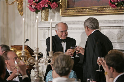 President George W. Bush and Prime Minister John Howard of Australia exchange toasts during an official dinner in the State Dining Room Tuesday, May 16, 2006.