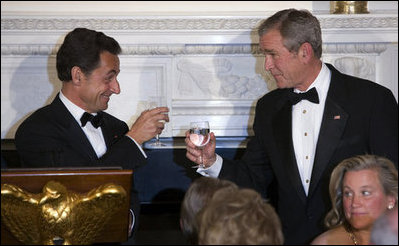 President George W. Bush and President Nicolas Sarkozy of France raise their glasses in toast Tuesday, Nov. 6, 2007, during dinner in the State Dining Room in the honor of the French leader.