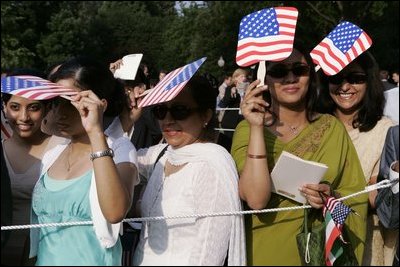 Invited guests shade their eyes, Monday, July 18, 2005, during the official arrival ceremony for India's Prime Minister Manmohan Singh on the South Lawn of the White House. 
