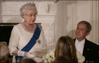 President George W. Bush listens as Her Majesty Queen Elizabeth II reads a statement Monday, May 7, 2007, during the State Dinner in her honor at the White House. White House photo by Shealah Craighead